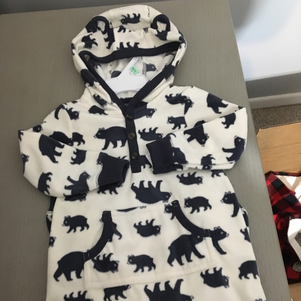 NWT Carter’s 18 month onesie outfit, soft and warm